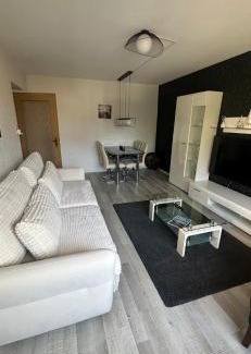 Mitte-Sud Apartment | FEWO am Deich 1 Zentral mit Stadtblick und Kontaktloser Check in