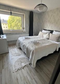 Mitte-Sud Apartment | FEWO am Deich 1 Zentral mit Stadtblick und Kontaktloser Check in