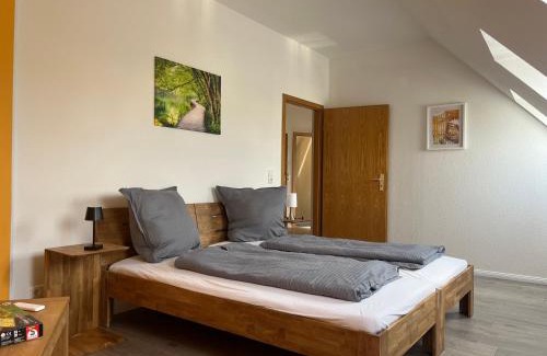 Dessau Apartment | FeWo Paula 4 Personen Parkplatz zentrale Lage ruhige Nebenstraße, DG