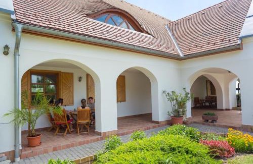 Balatonfured House | Figula Vendégház