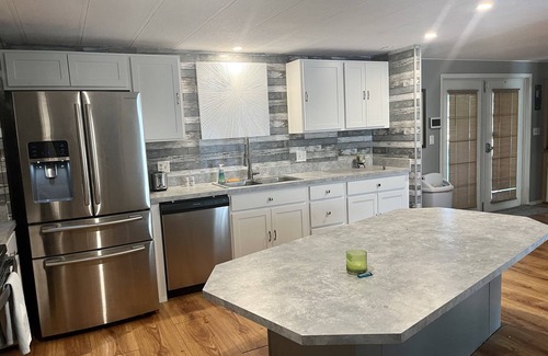 Taylor Creek House | Find serenity at this family-sized Lake Okeechobee home.