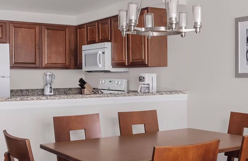 Brush - Stewarts Resort | 𝐅𝐢𝐧𝐝𝐢𝐧𝐠 𝐌𝐞𝐢𝐥𝐢-Beachfront Fun @Ocean Walk Resort+Amenities. 2BR Suite