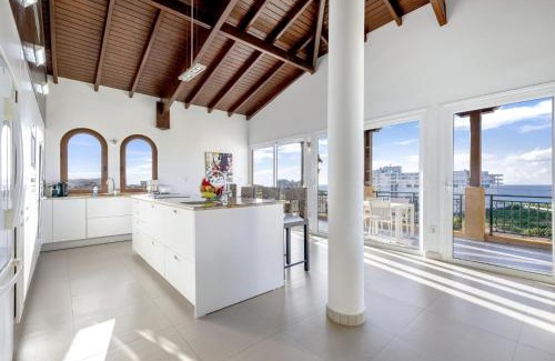 Cupecoy Apartment | Fine 3 BR Oceanview Penthouse in Prime Location - La Perla Sky