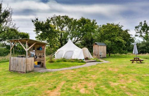 Ilfracombe Ski Chalet | Finest Retreats - Oak Lotus Belle Tent