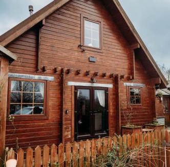Callington House | Finlodge- Pet-Friendly Scandinavian Cabin