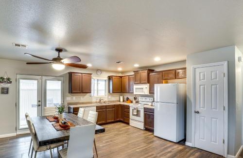 Bullhead City House | Fire Pit and Covered Patio Bullhead City Escape!