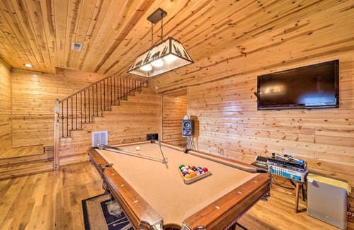 Burnsville House | Fire Pit and Views Picturesque Cabin in Burnsville!
