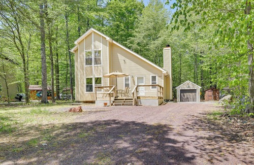 Thornhurst Cottage | Fire Pit, Kayak & Gas Grill: Pocono Lake Home!