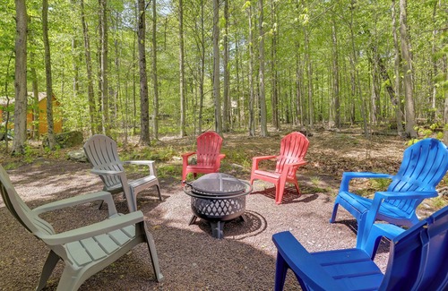 Thornhurst Cottage | Fire Pit, Kayak & Gas Grill: Pocono Lake Home!