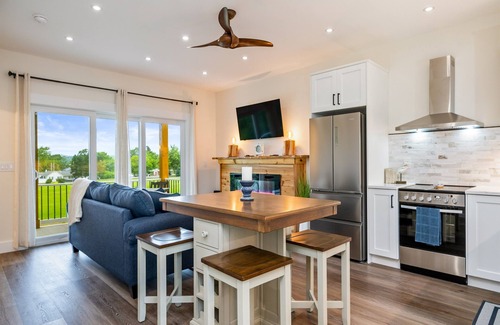 Canandaigua House | Fire Pit | New Build | Near Wineries | Sleeps 4