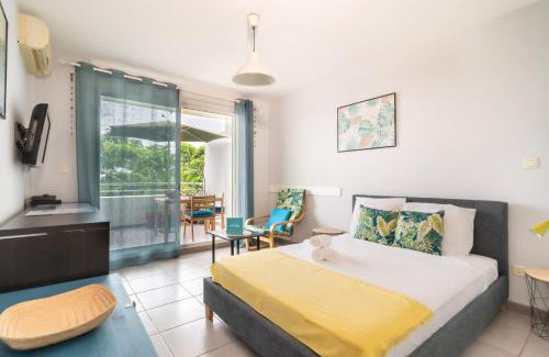 La Saline Les Bains Apartment | FLAMBOYANT - Studio 2 personnes avec lit de qualité hôtelière séparable pour couple ou amis avec très belle terrasse à 12 min à pied ou 4 min en voiture du lagon de l'Ermitage - ST GILLES LES BAINS