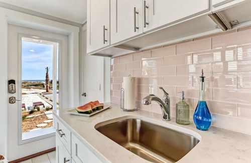 Fernandina Beach Apartment | Flamingo Loft | Charming Oceanfront Loft | Multiple Decks | Private Beach Access