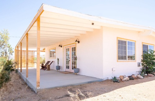 Yucca Valley House | 🌵Flamingo Ranch With a Dreamy Desert Design & Hot Tub🌵