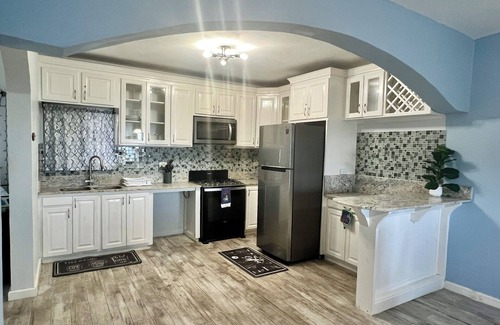 West Gate Hills Apartment | 🔥 Flash Sale! Modern Getaway – Book Now & Save!