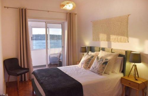 Cacilhas Apartment | Flat in Cacilhas with Lisbon stunning river views
