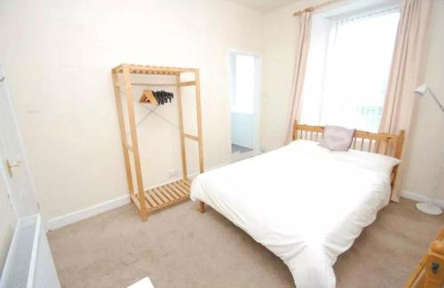 Glasgow Apartment | Flat in glasgow close to all local amenities