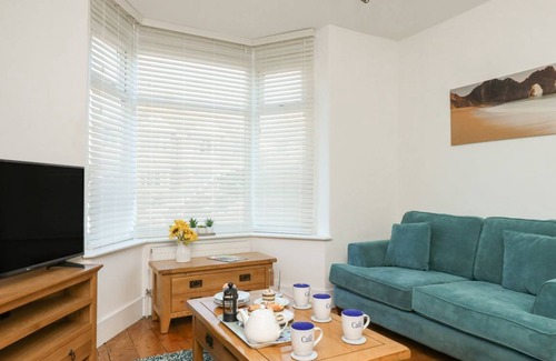Wyke Regis Cottage | Fleet Breeze