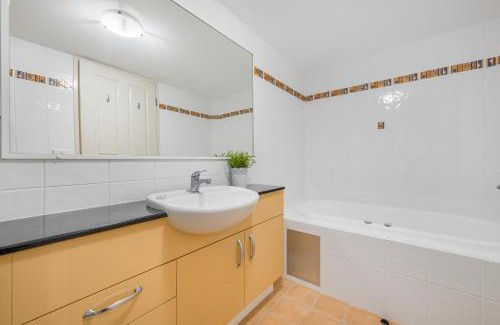 Port Macquarie Apartment | Flightdeck 504