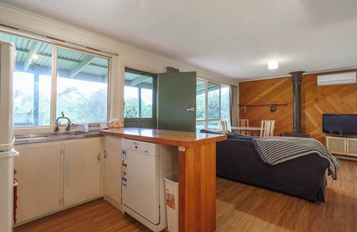 Flinders Cabin | Flinders Cabin A Cosy Family Beach Shack