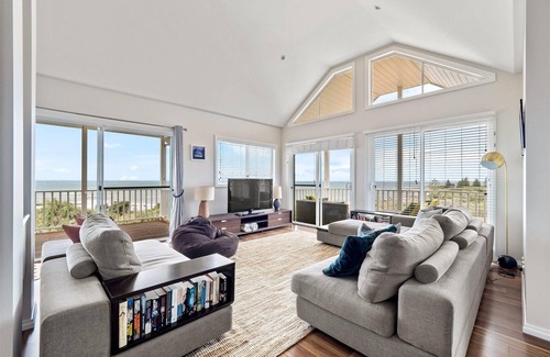 Augusta House | Flinders View Beach House (2Bed 2Bath) - Flinders View Beach House - Executive Holiday Home