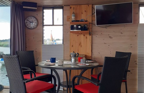 Loddin Boat Rental | Floating AquariHus in Loddin on the island of Usedom