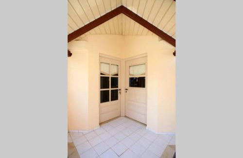 Kokkini Chani Apartment | Flokos. Lazy days, balmy nights on the seafront