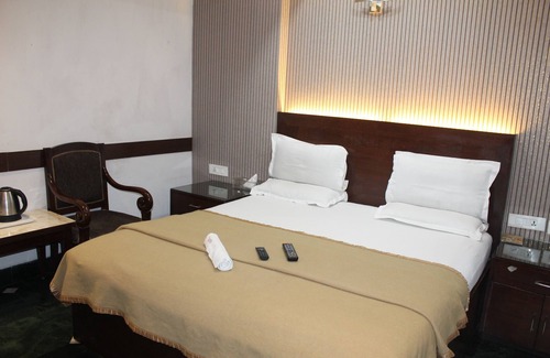 Malviya Nagar Hotel | Flourish Inn Saket opposite Max Hospital