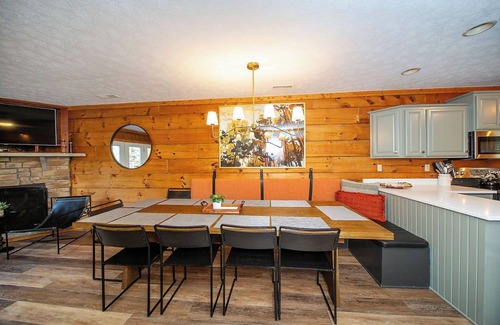 Snowshoe Cabin | Flurry of Savings! Hot Tub | Game Room | King Beds