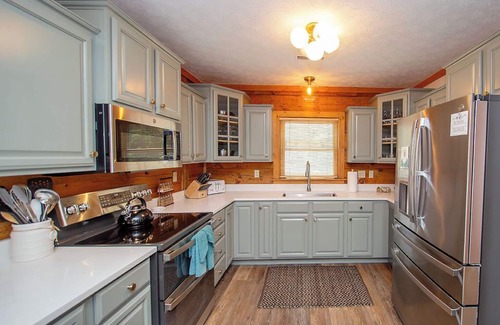 Snowshoe Cabin | Flurry of Savings! Hot Tub | Game Room | King Beds