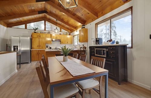 Twain Harte House | For the discerning guest! Cabin at Lilac Terrace 🌲⛷️with summer TH Lake Access.