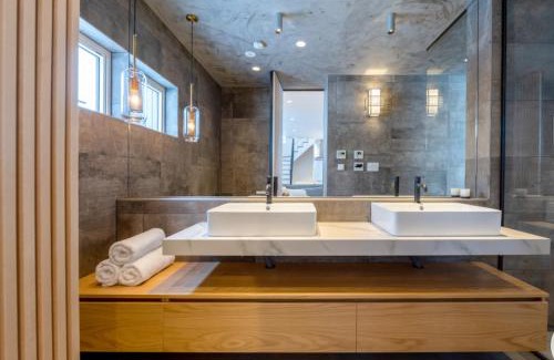 Niseko Ski Chalet | Forest Avenue 64