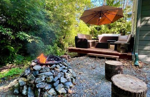 Rockaway Beach House | Forest cottage - secluded, hot tub, walk to beach