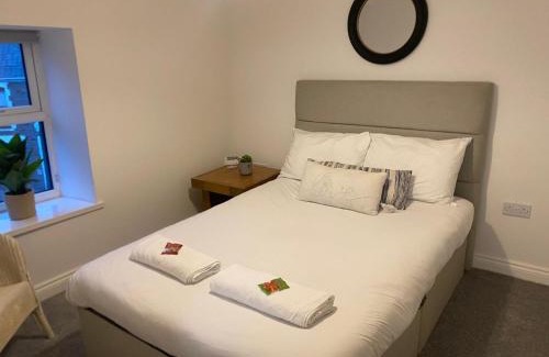Cwmafan Apartment | Forest House by STAE-Homes
