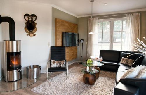 Fuhlendorf House | Forsthaus, exclusives 5-Sterne Reetdachhaus für 6 Personen in Fuhlendorf