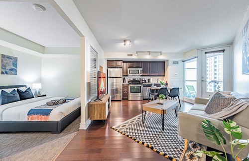 Fort York Apartment | Fort York Suites