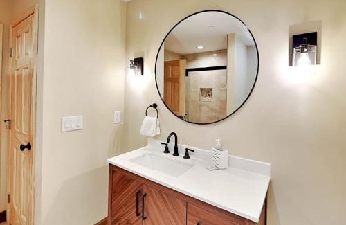 McHenry House | Fortune Mountain Retreat