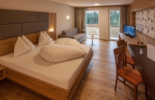 Damuels Apartment | Four-bed room, shower, WC - Hotel Sonnalpen