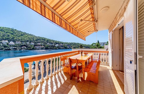 Brna Apartment | Four-bedroom apartment with terrace and sea view Brna, Korčula (A-10057-a)