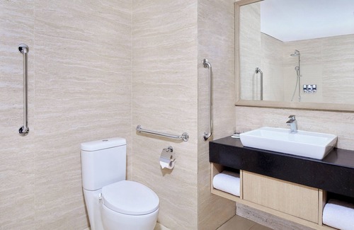 Makassar Hotel | Four Points By Sheraton Makassar