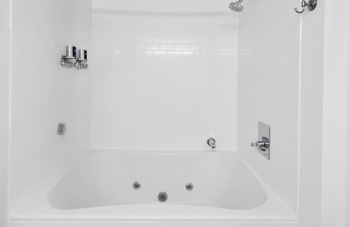 Milwaukee Hotel | Four Points by Sheraton Milwaukee Airport