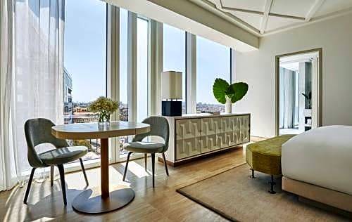 Surfside Hotel | Four Seasons Hotel at The Surf Club