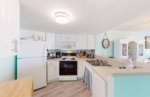 Atlantic Beach Condo | Fourth-floor side condo at oceanfront resort with pools, hot tub & beach access