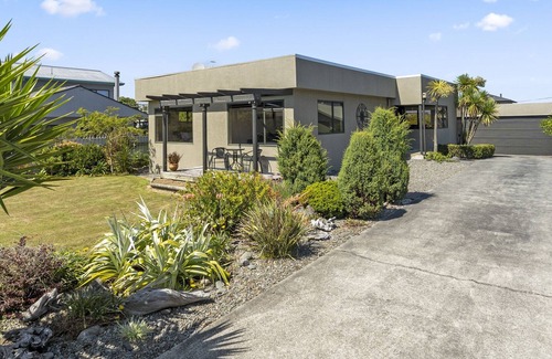 Foxton Beach House | Foxton Beach Escape - Foxton Beach Holiday Home