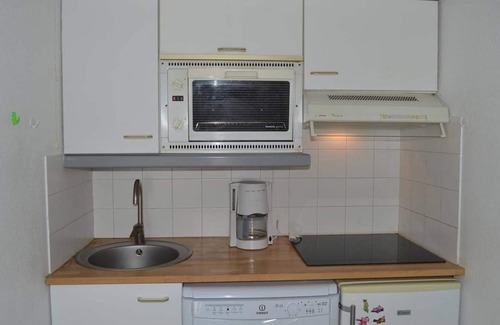 Frejus Port Apartment | Fréjus: 1BR Apt, Sleeps 5, Pool, Beach 150m, Parking, Pets OK