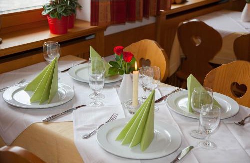 Wallgau Hotel | Frühstückspension Gästehaus Zum weissen Rössl