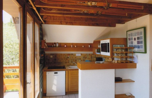 Besse-et-Saint-Anastaise Ski Chalet | Typical chalet near resort center with private parking