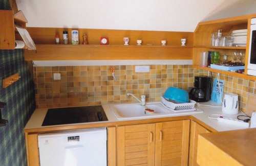 Besse-et-Saint-Anastaise Ski Chalet | Typical chalet near resort center with private parking