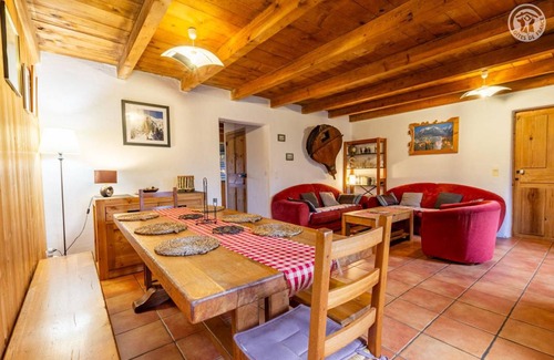 Saint-Nicolas-la-Chapelle House | 109 m² Gîte ∙ 4 bedrooms ∙ 6 guests