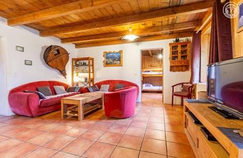 Saint-Nicolas-la-Chapelle House | 109 m² Gîte ∙ 4 bedrooms ∙ 6 guests
