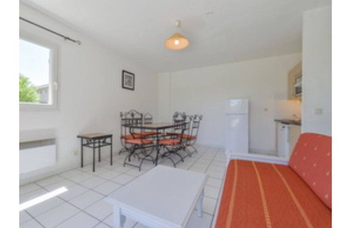 Saint-Saturnin-les-Avignon Apartment | 90 m² Apartment ∙ 3 bedrooms ∙ 8 guests